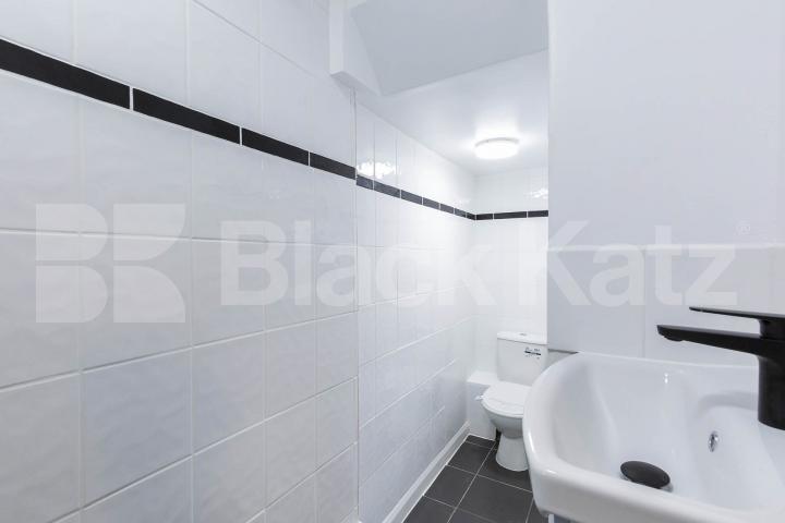 Newly refurbished one bed with a study room mins to tube and shops  York Mews, Kentish Town